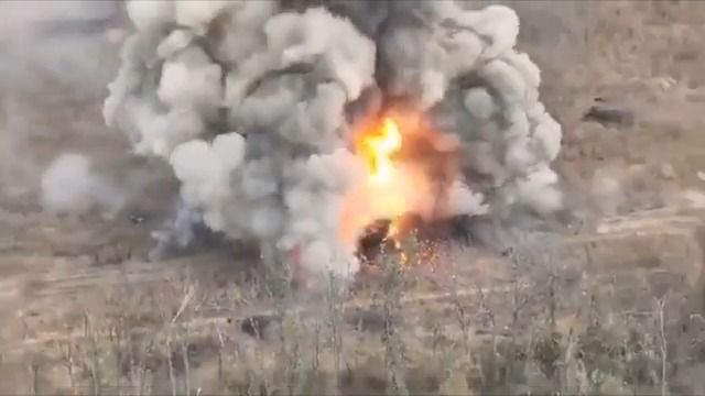 Zničení ruského tanku T-90. Video ukazuje, co s ním provedla řízená střela